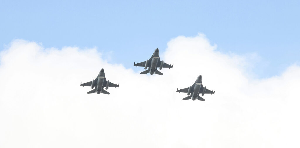 트럼프 국방예산 2000조, 미국 방산주 급등, 한화에어로스페이스 주가, 한화시스템 방산, LIG넥스원, 현대로템 방산, 1.5조달러 국방예산, 글로벌 방산 ETF, 미국 방위산업 투자, 2026 증시 브리핑, 방산 대장주, 미국 방산주